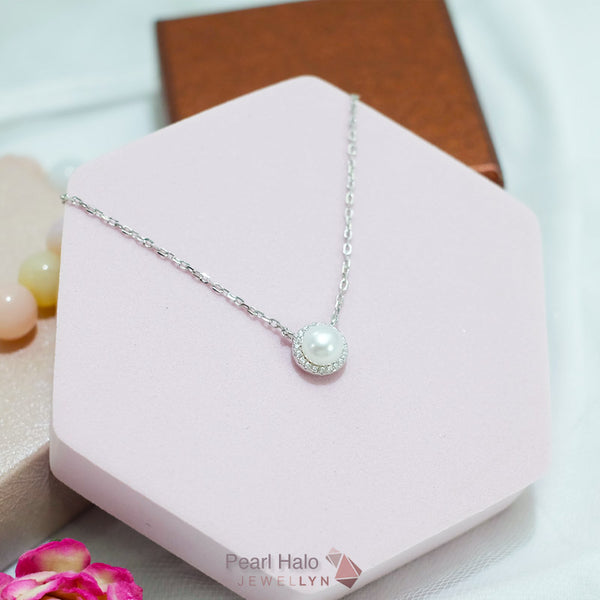 N17107 - Pearl Halo Necklace