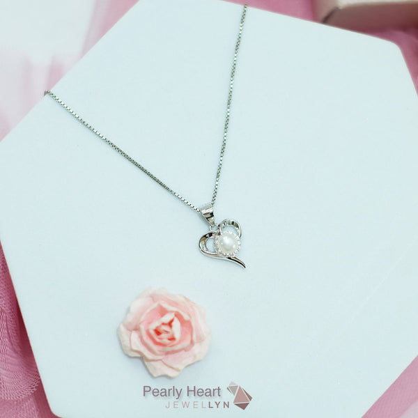 P17097 - Pearly Heart Pendant