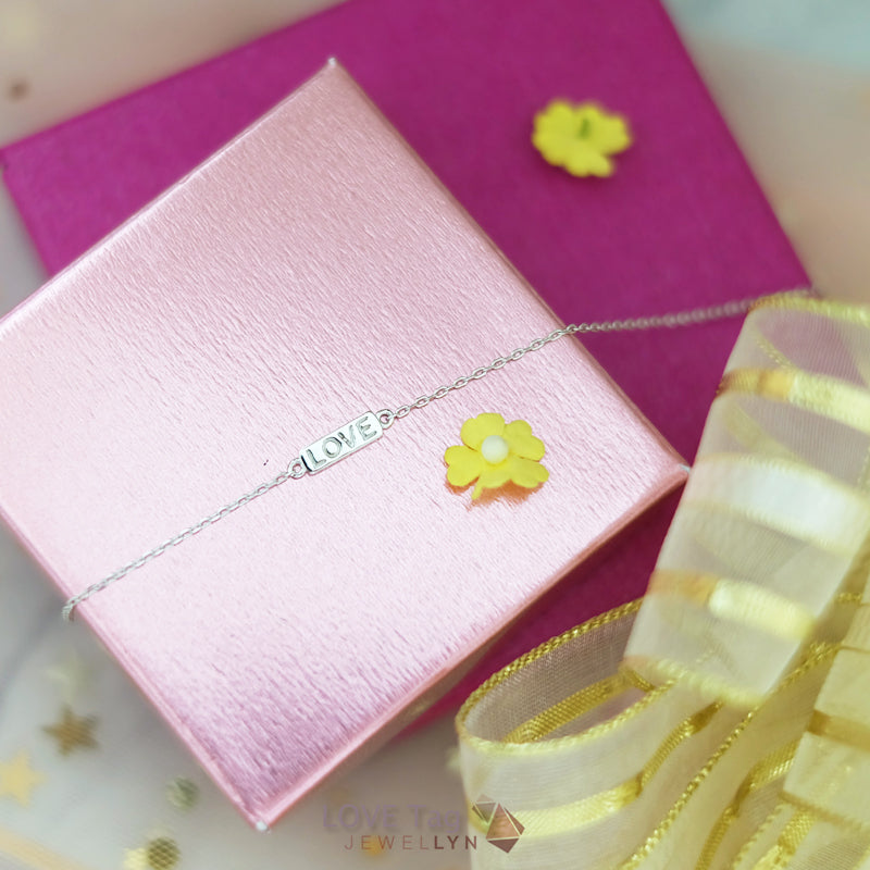 B17046 - LOVE Tag Bracelet