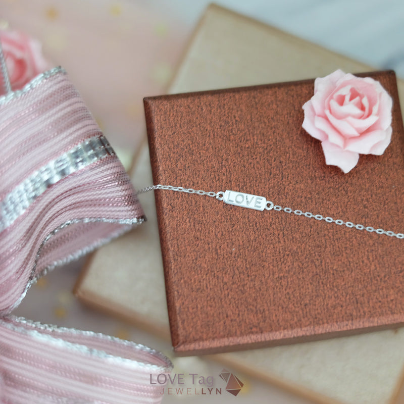 B17046 - LOVE Tag Bracelet