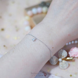 B17063 - Solitaire H Bracelet