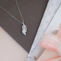 P17019 - Aden Pendant