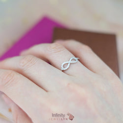 R17067 - Infinity Ring