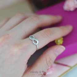 R17158 - Infinity Ring S