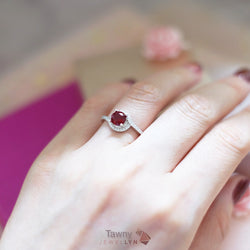 R17173 - Tawny Ring (Red)